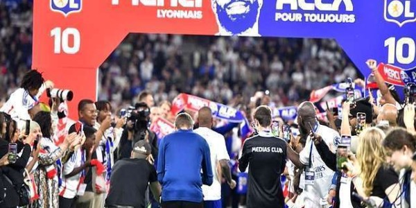 法甲豪门遭罚降级，财政违规引热议，巴黎为何独善其身