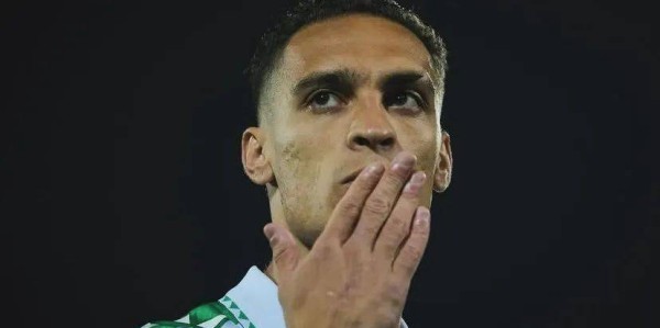 1亿水货觉醒！安东尼自降30%薪水也要逃离曼联真爱竟是这西甲队？红魔球迷集体破防了！