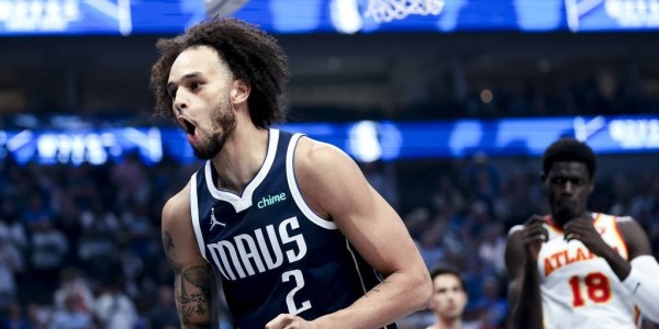 独行侠中锋接受右脚骨刺清理手术 预计训练营前康复