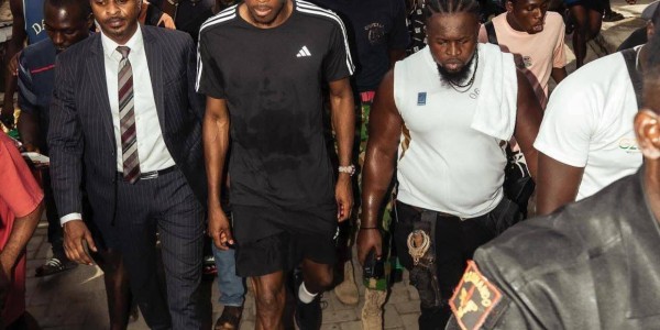 曼联想等奥斯梅恩同意降薪加盟！无意免费签法甲神锋，真实原因揭秘