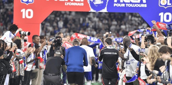 凌晨3点官宣！法甲7冠王遭罚降级，违反财政规则，巴黎违规却没事